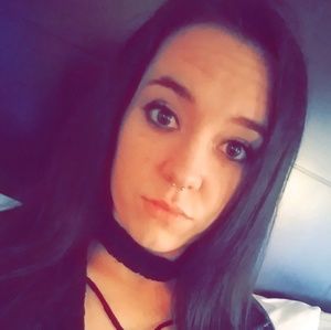 Meet your Posher, Caitlin